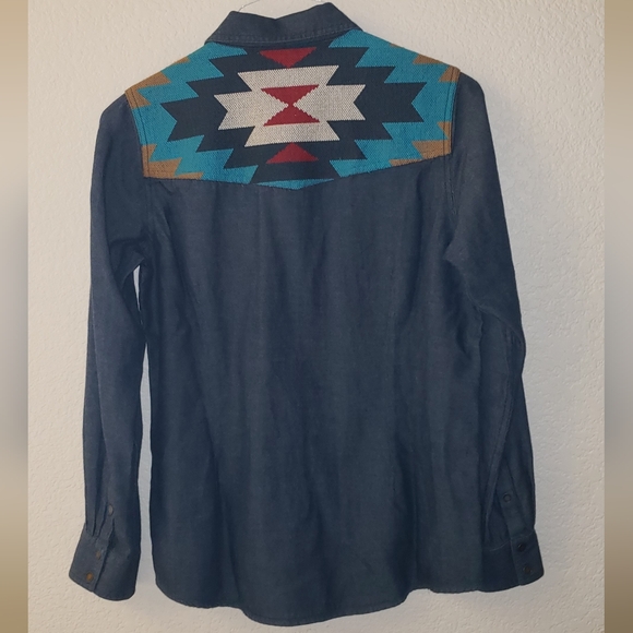 ARIAT | Womens Blue Southwestern Tapestry Real Vivacious Chambray Button Up Top - Picture 4 of 7